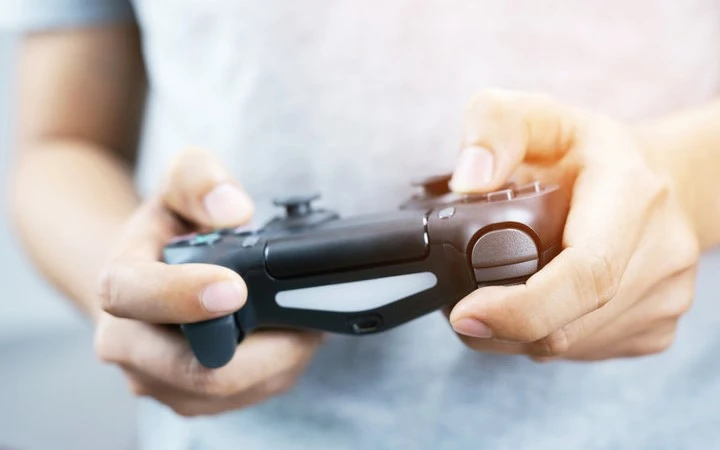 Hand holding game controller 